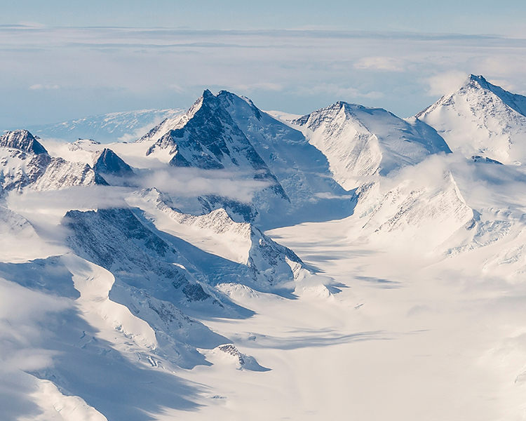 Antarctica Day Flight - image courtesy of Chimu.